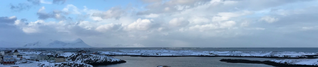 Panorama sur la péninsule de e l'architecture islandaise. 
Durant notre voyage en islande nous resterons 2 jours ici.